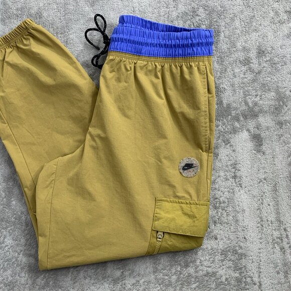 Nike Sportswear Sweatpants Womens Medium Woven Sports Utility Cargo Pants FB2188 - Picture 2 of 15
